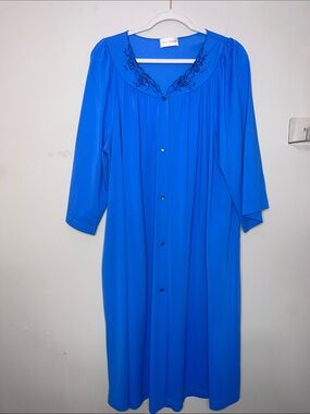 Vtg Shadowline Blue Embroidered Button-Front Nightgown